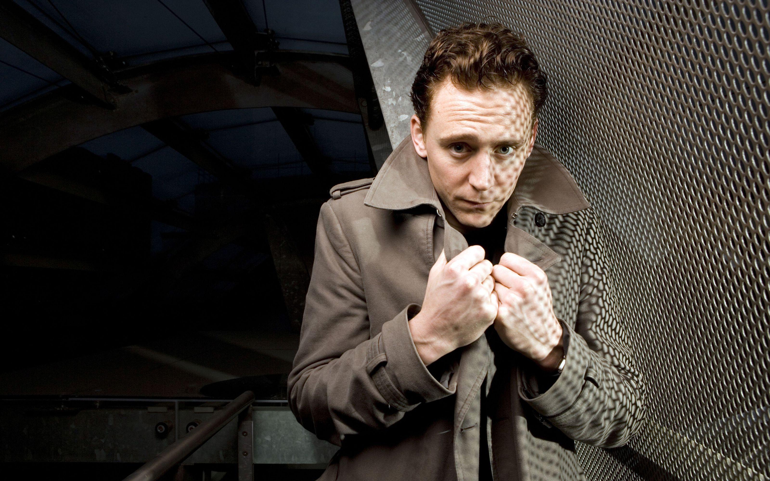 Tom Hiddleston Full HD Wallpaper and Background Imagex2000