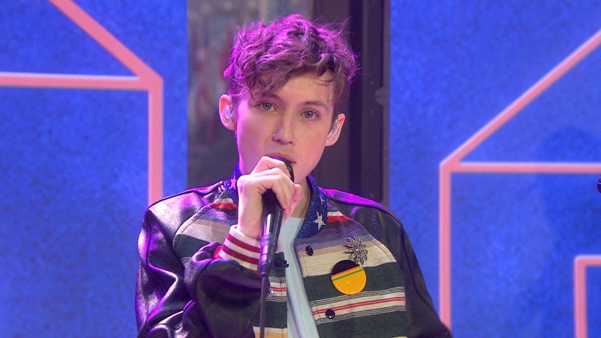 Troye Sivan performs 'YOUTH' live on TODAY