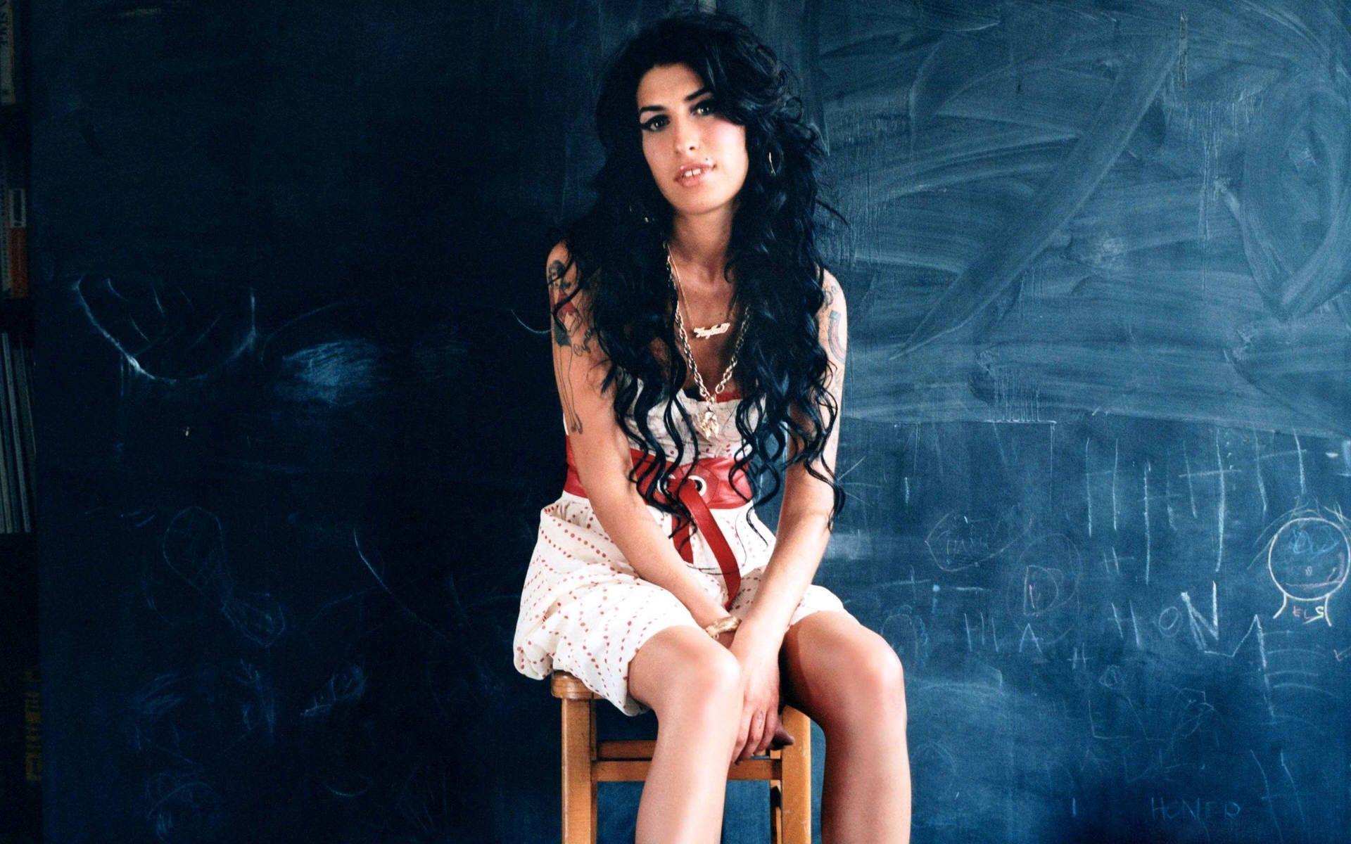 Amy Winehouse wallpaper, download free wallpaper