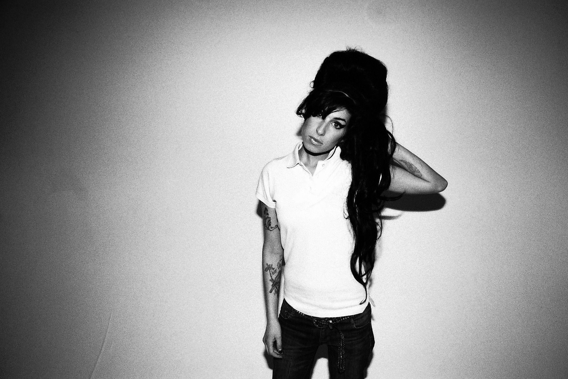 Amy Winehouse Wallpapers - Wallpaper Cave