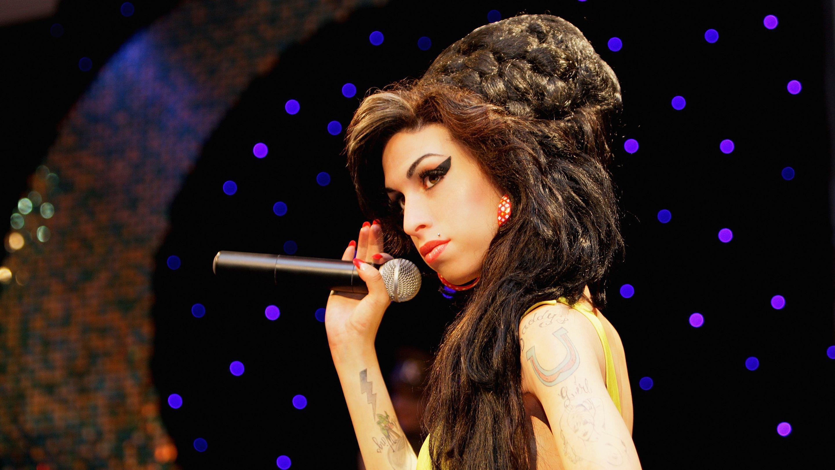 Amy Winehouse Wallpaper Background
