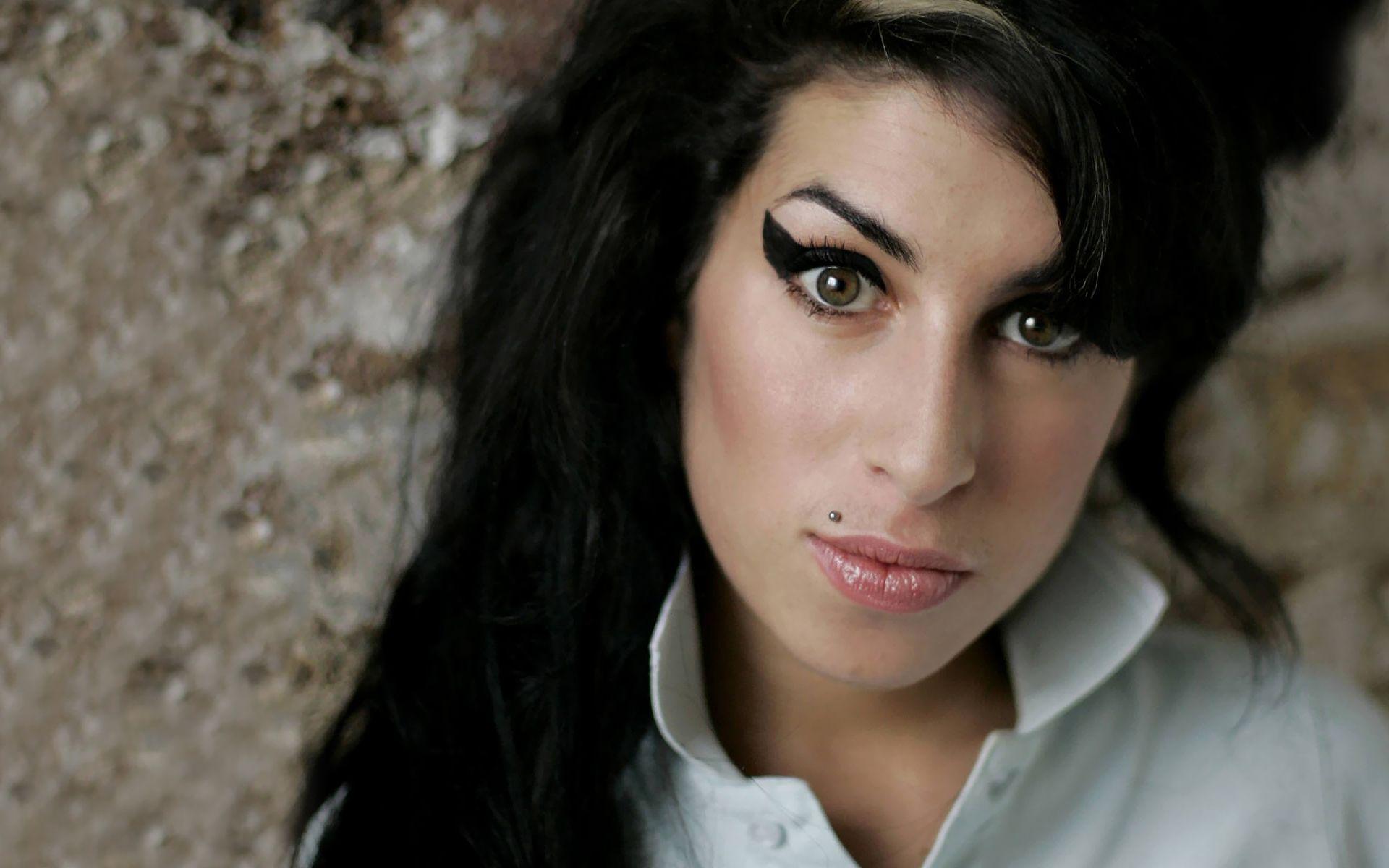 Amy Winehouse Wallpaper 32913 1920x1200 px