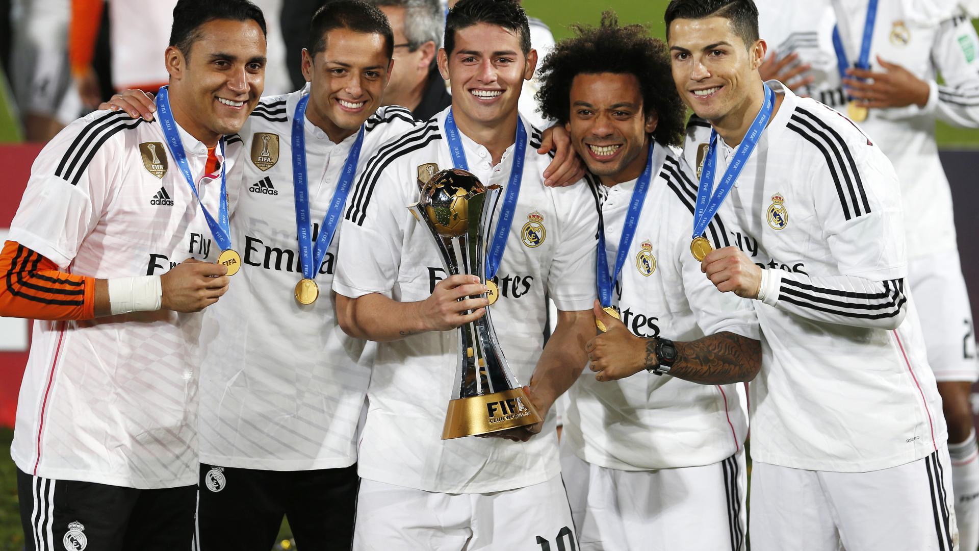 Real Madrid Players With Trophy And Medals Wallpaper: Players