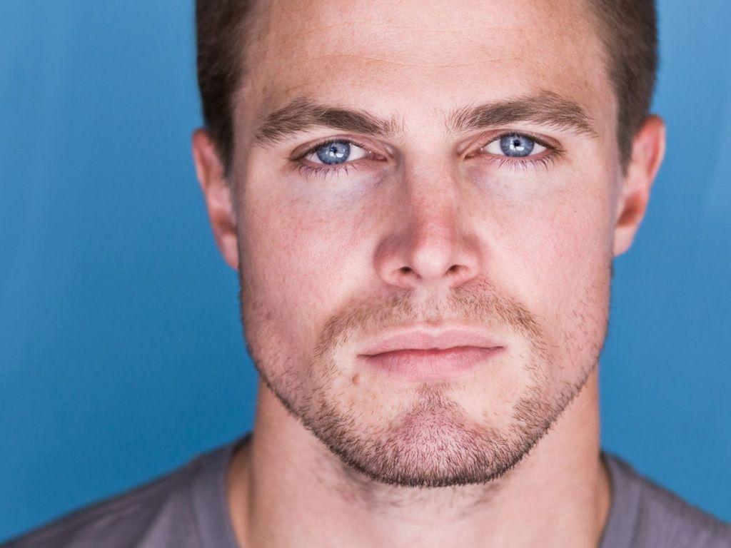Stephen Amell Beauty And The Beast