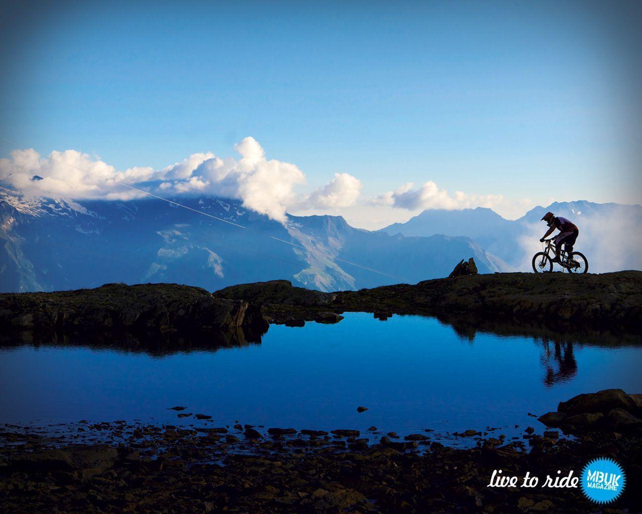 Mountain bike, downhill wallpaper + Life cicles AVI. Lets go