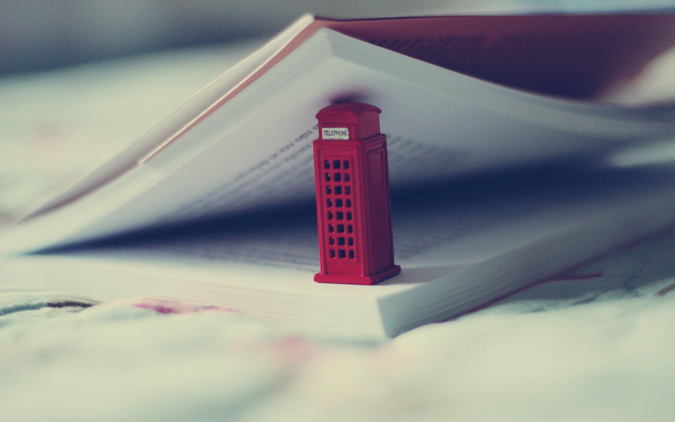 books, macro, Doctor Who, phone booth, telephone wallpaper