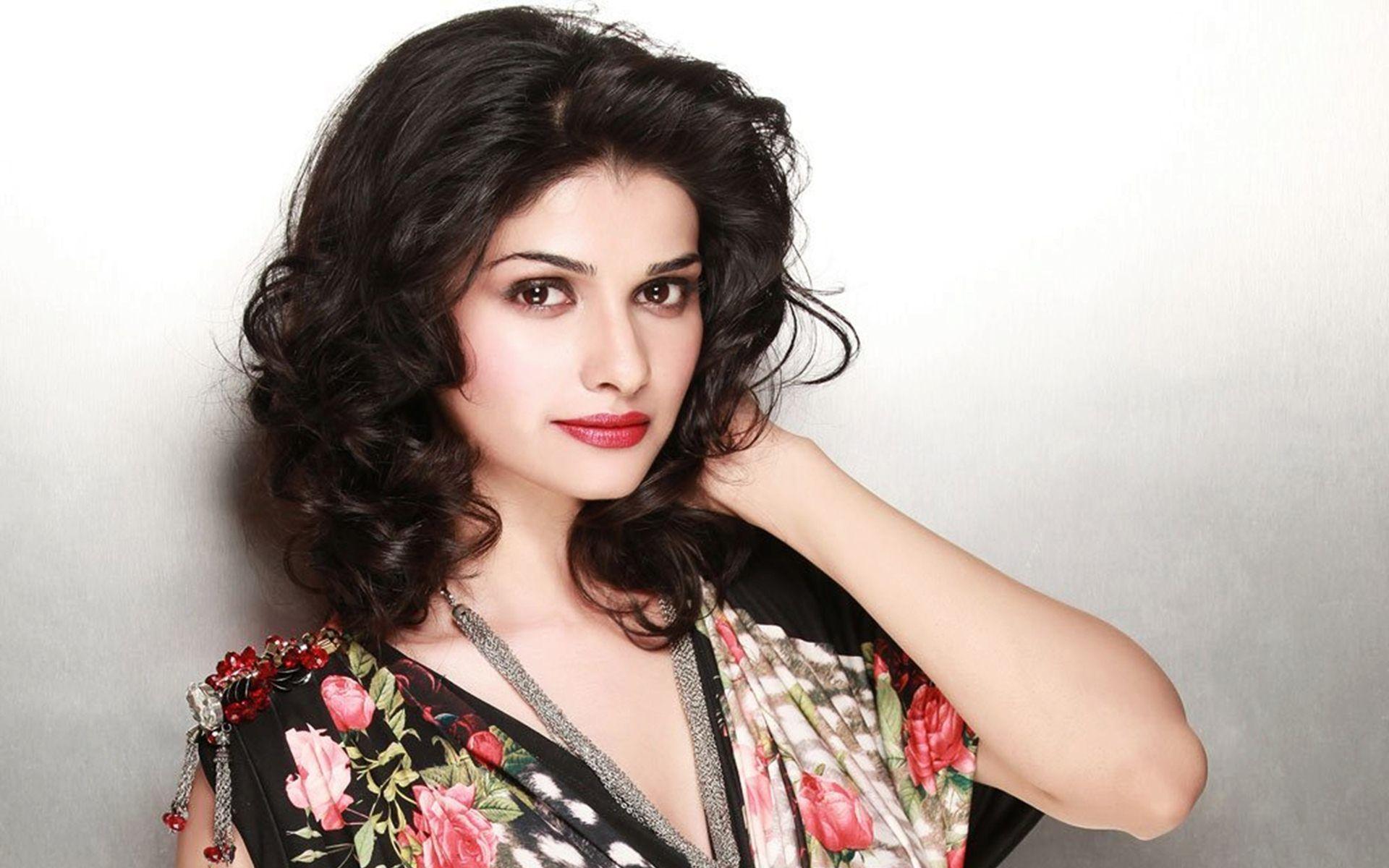 Prachi Desai Wallpapers - Wallpaper Cave