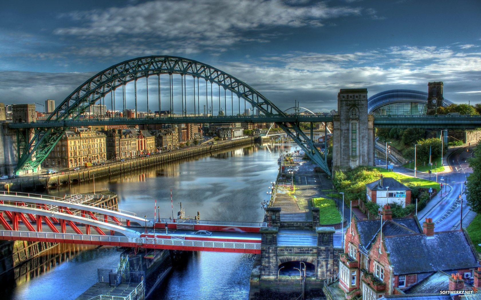 Newcastle england. Newcastle upon Tyne город. Ньюкасл апон тайн город. Нью Кастл Англия. Ньюкасл город Англия.