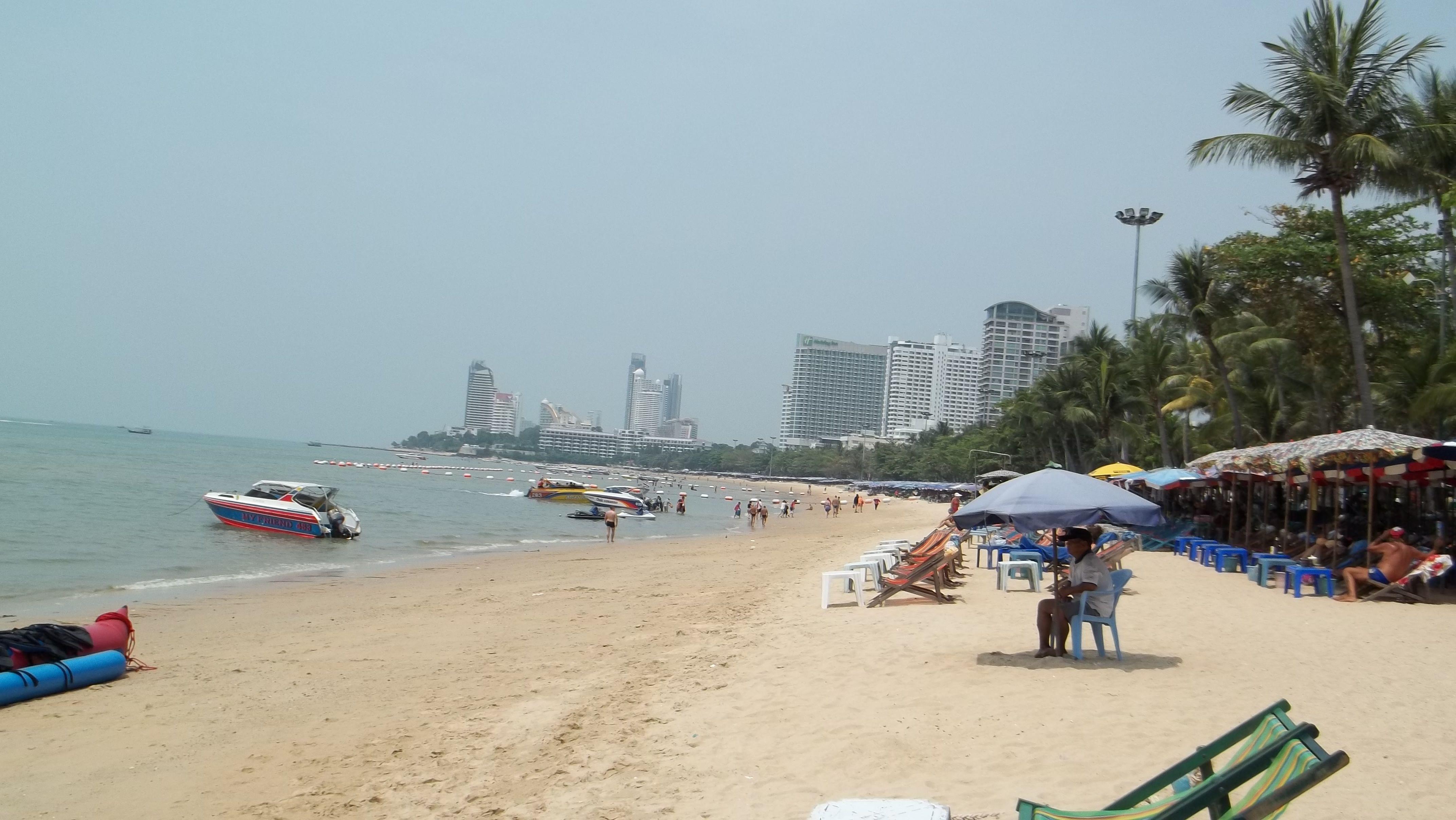 Relax on the beach at a resort in Pattaya, Thailand wallpaper