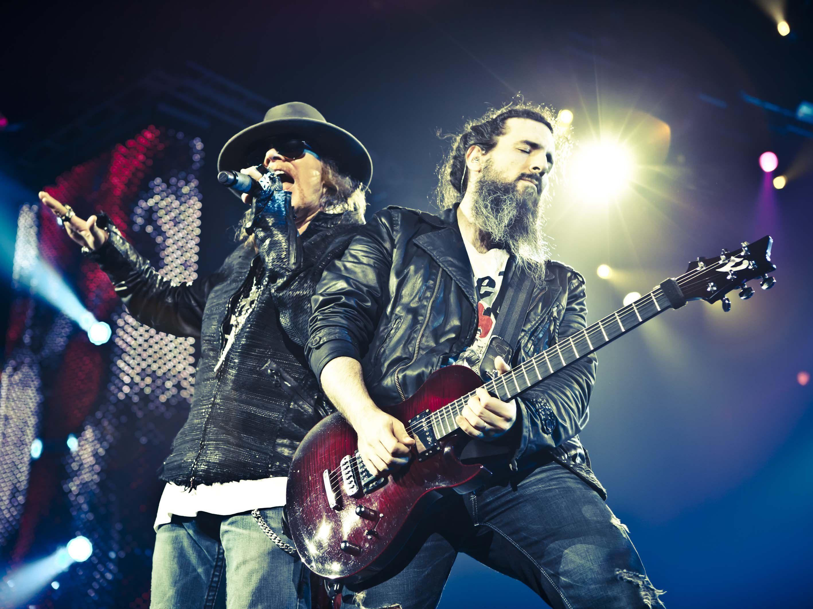 GUNS N ROSES heavy metal hair hard rock concert guitar singer