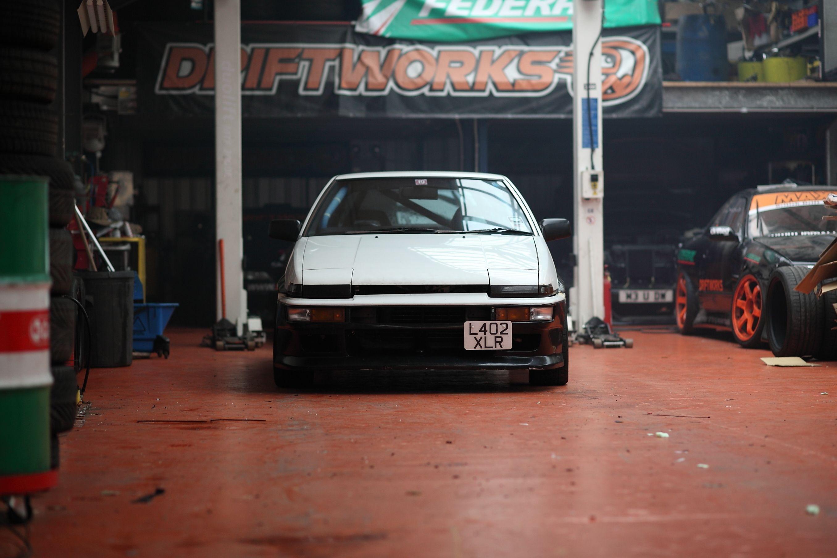 Wallpaper for Sunday: AE86 waiting