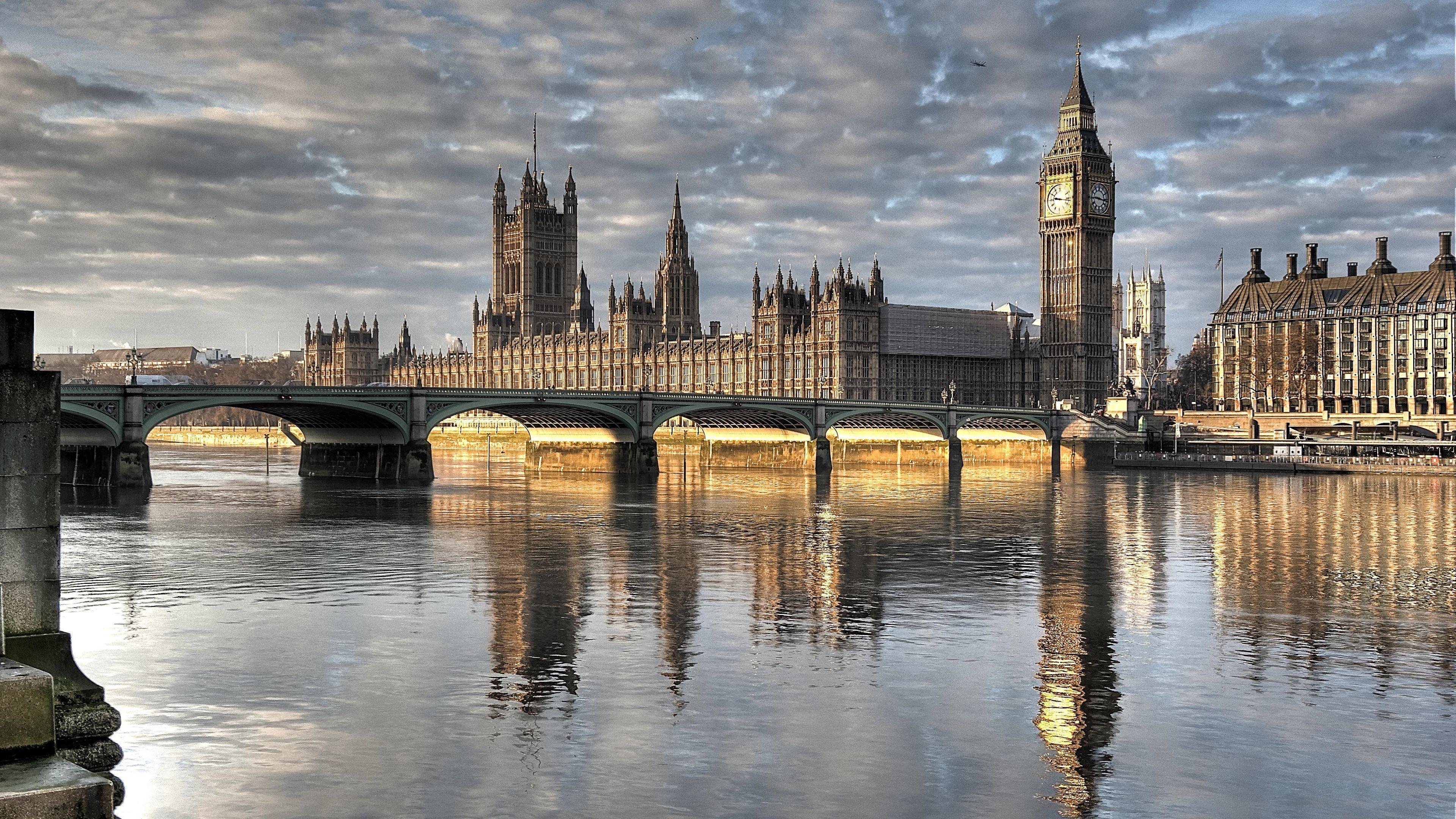 The houses of parliament фото