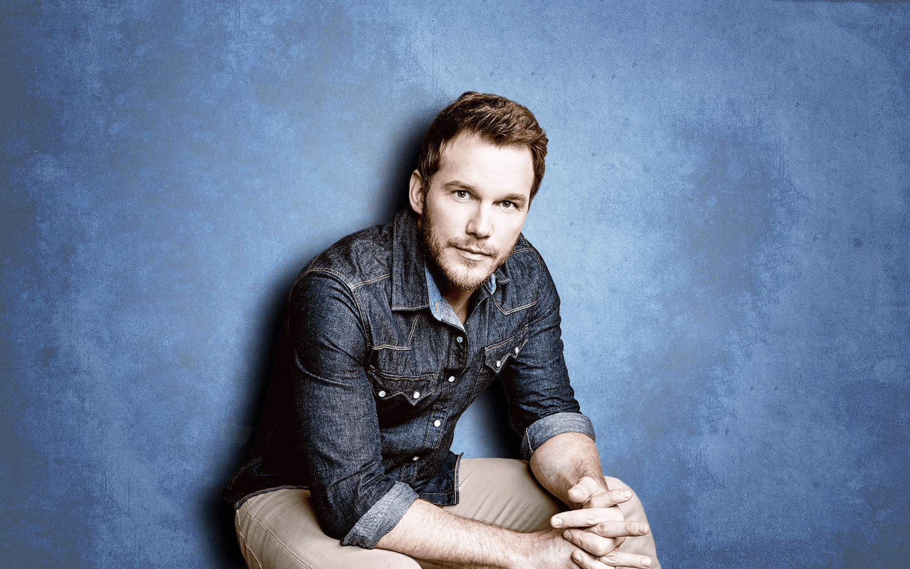 Chris Pratt, Actor, Blue Background Wallpaper HD / Desktop