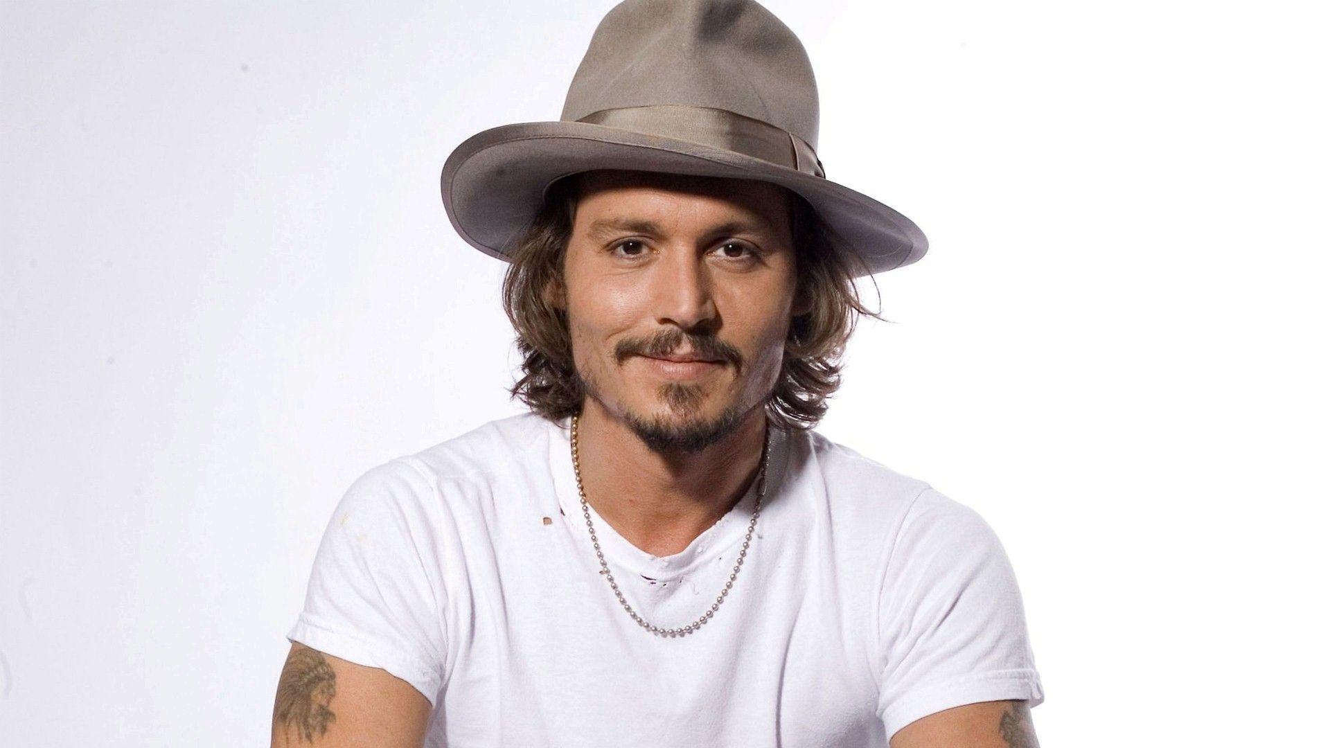 Handsome and Stunning Look of Johnny Depp Actor Wallpaper