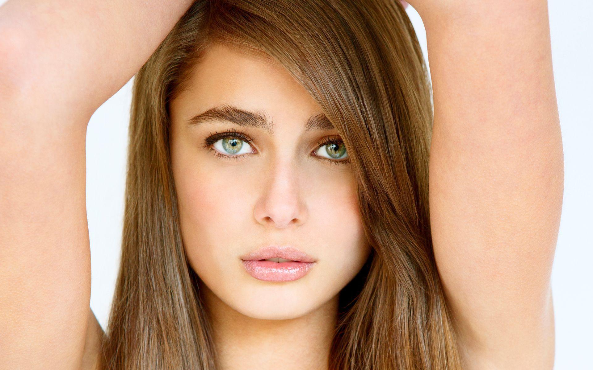 Taylor Hill Wallpaper Image Photo Picture Background