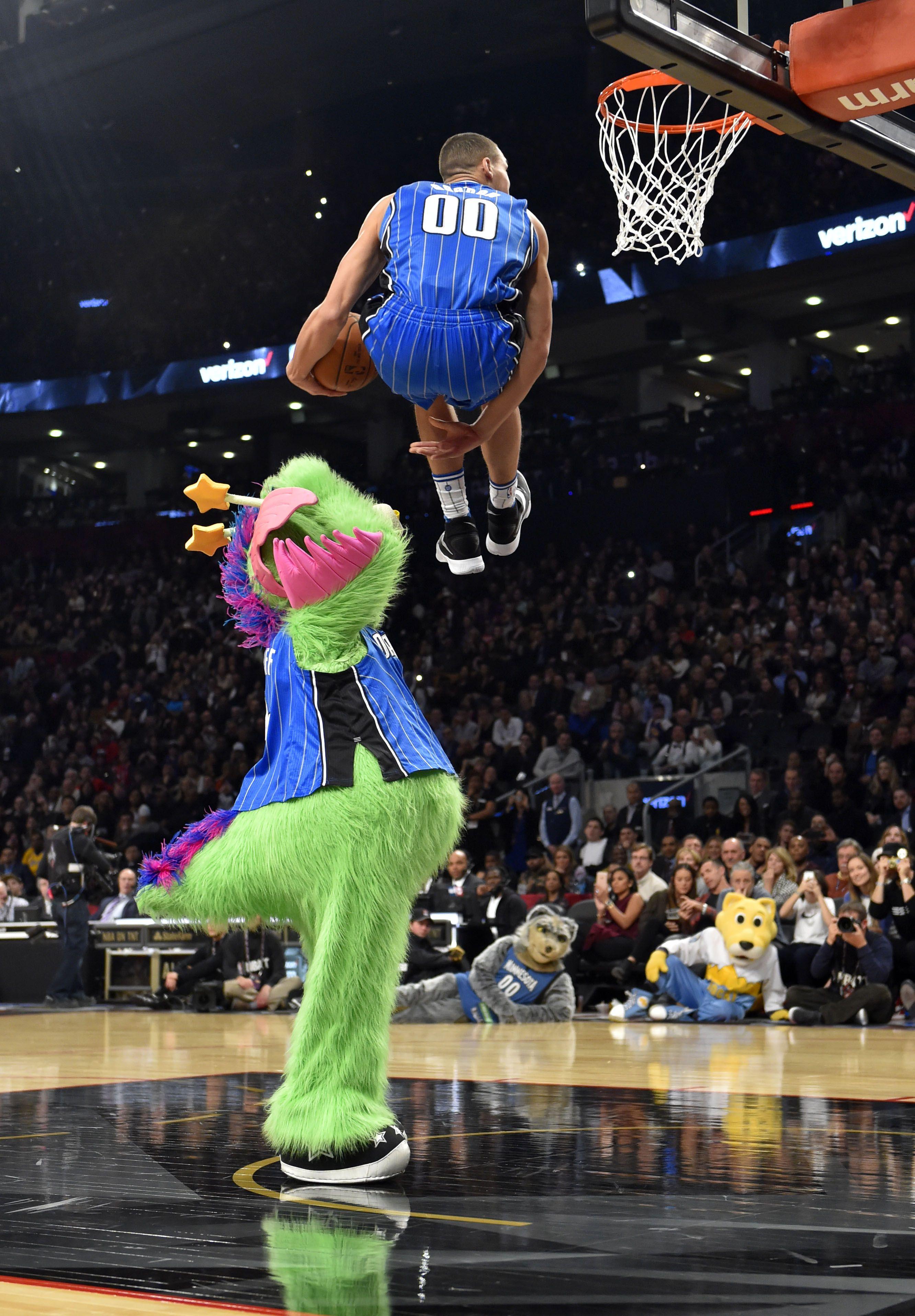 The 2016 NBA Dunk Contest in 7 astonishing photo