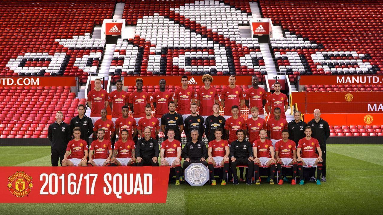 Download official Manchester United team photo wallpaper