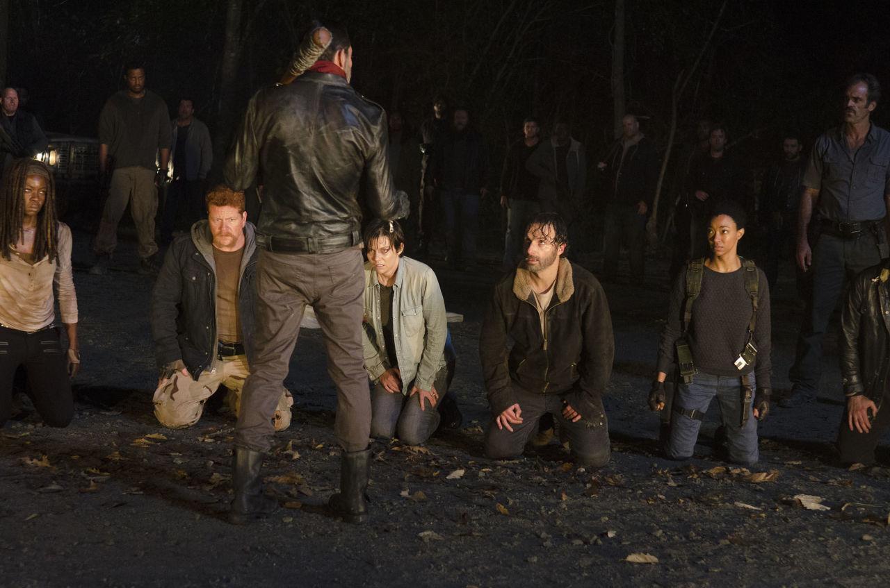 The Walking Dead Season 7 On Set Photo Appears To Eliminate