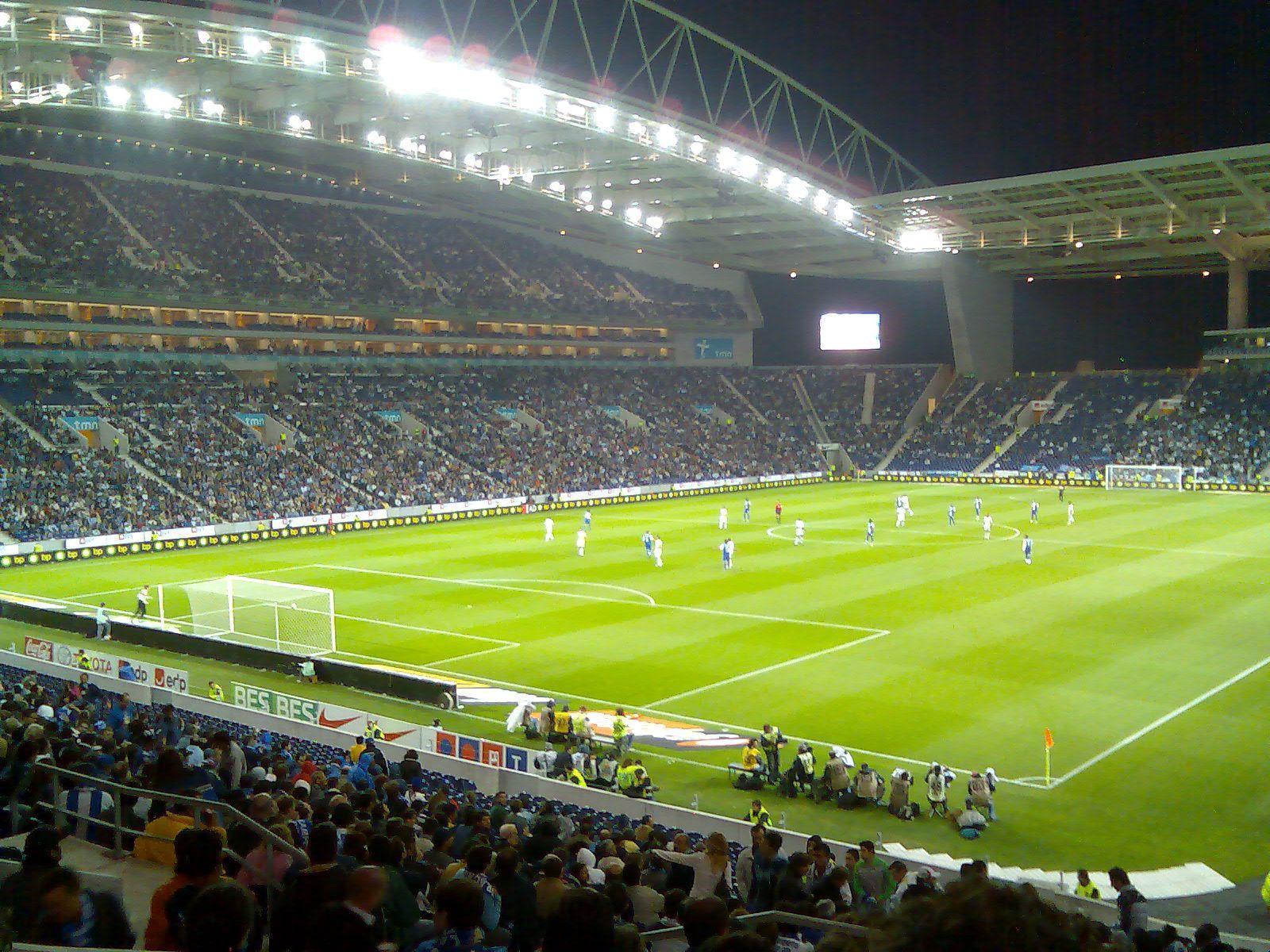 A semelhança entre Arena Corinthians e o Estádio do Dragão F.C