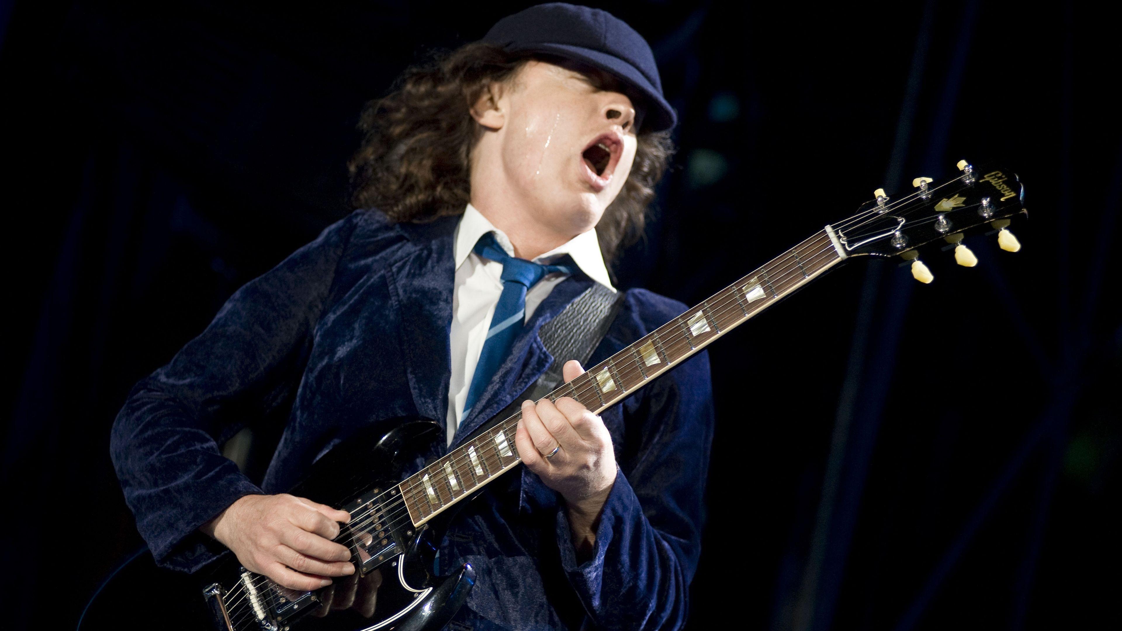 Download Wallpaper 3840x2160 Ac dc, Angus young, Guitarist