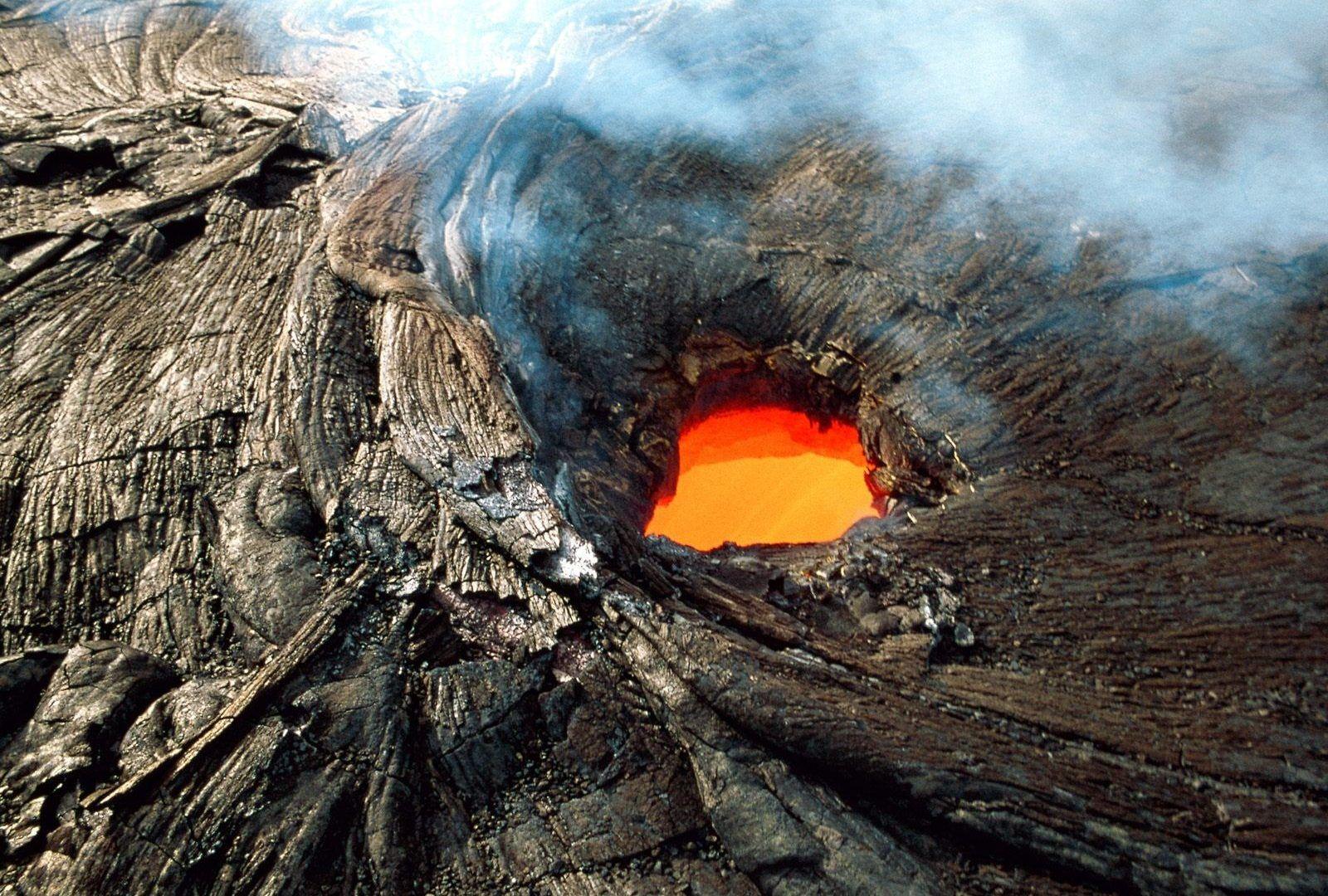 Volcanoes Tag wallpaper: Fire Eruption Beautiful Flames Volcano