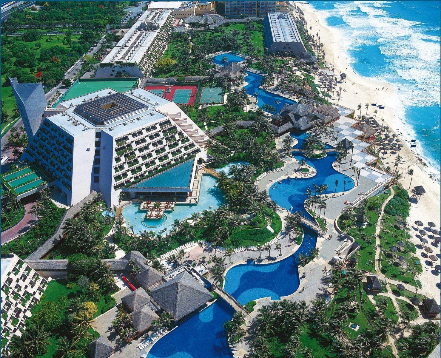 Oasis Cancun Wallpaper