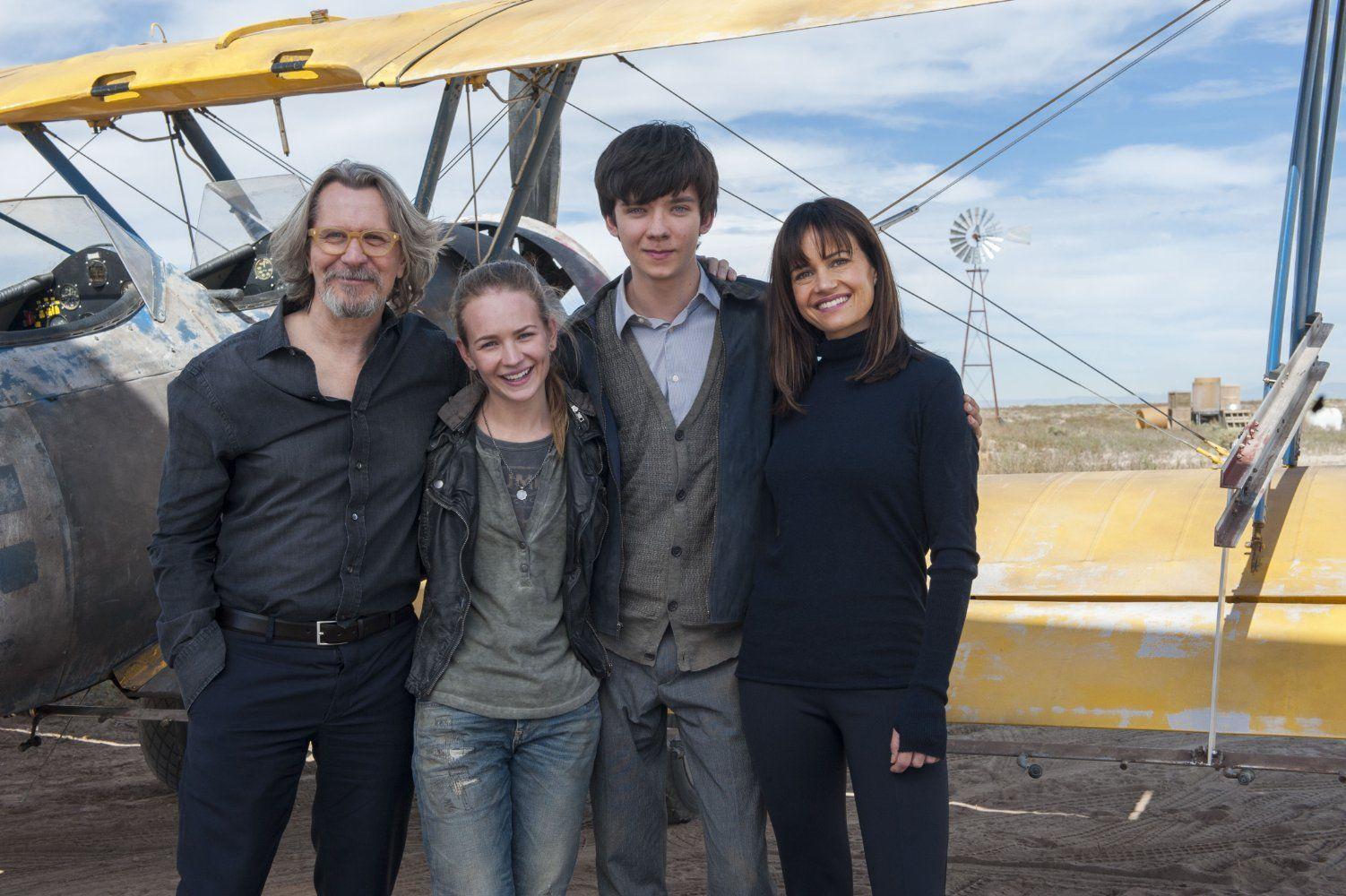 Images: The Space Between Us