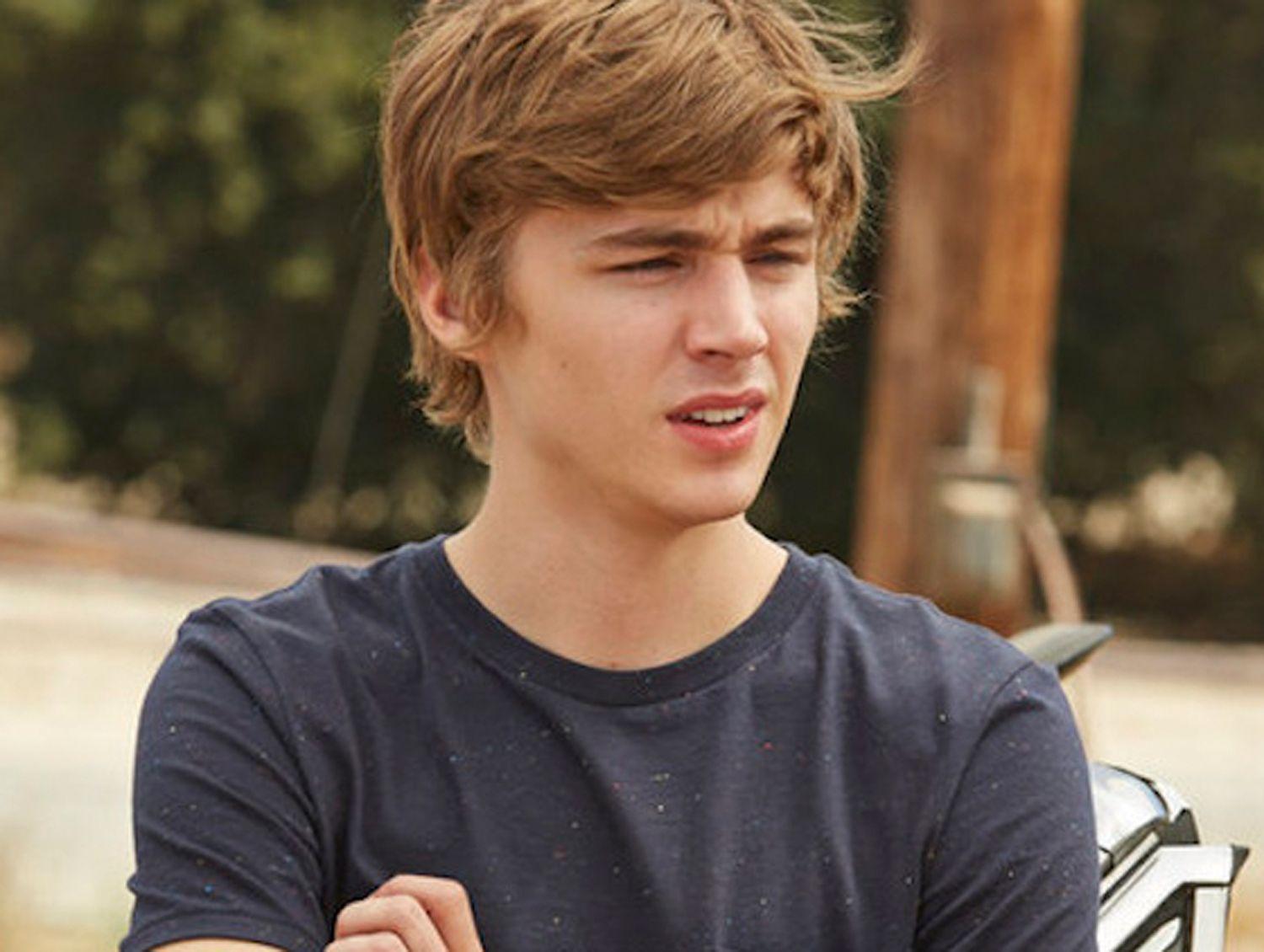 Miles Heizer Wallpapers - Wallpaper Cave