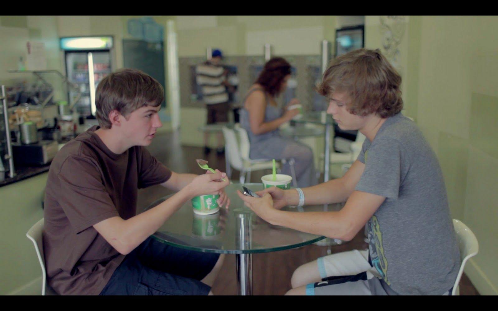 Picture Of Miles Heizer In The Arm Heizer