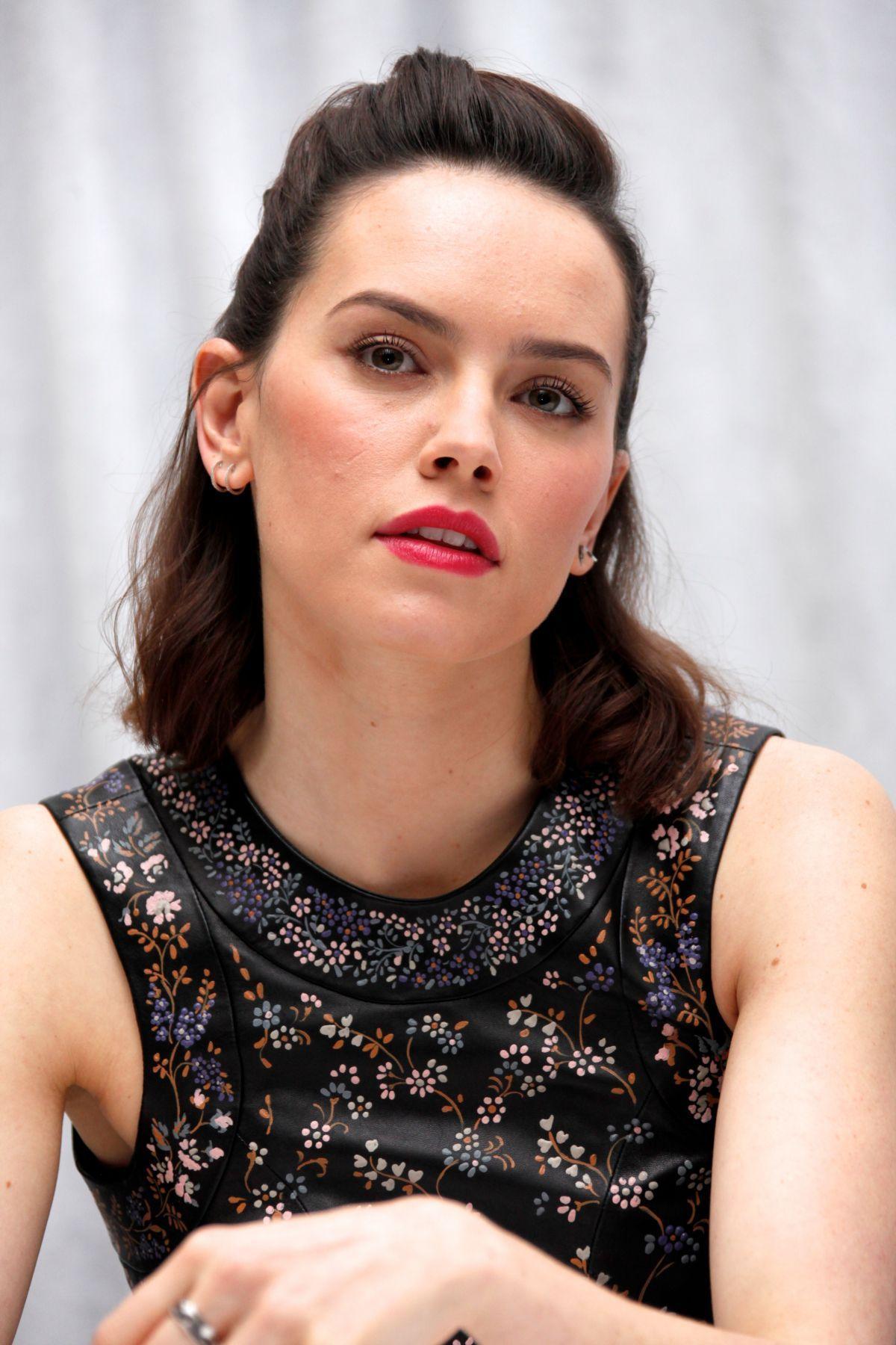 Daisy Ridley HD Wallpapers