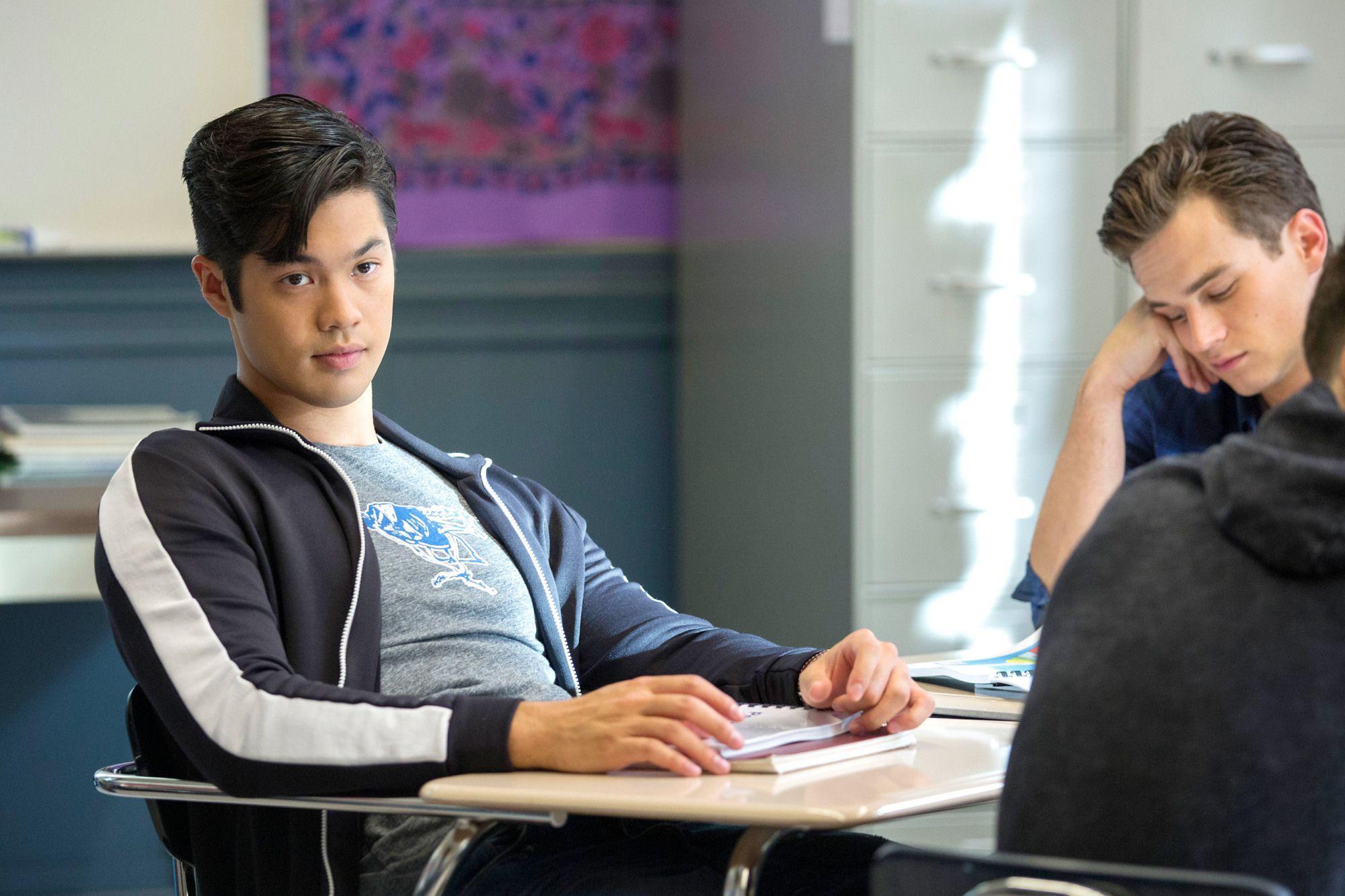 Reasons Why: Who picked up Alex's phone?