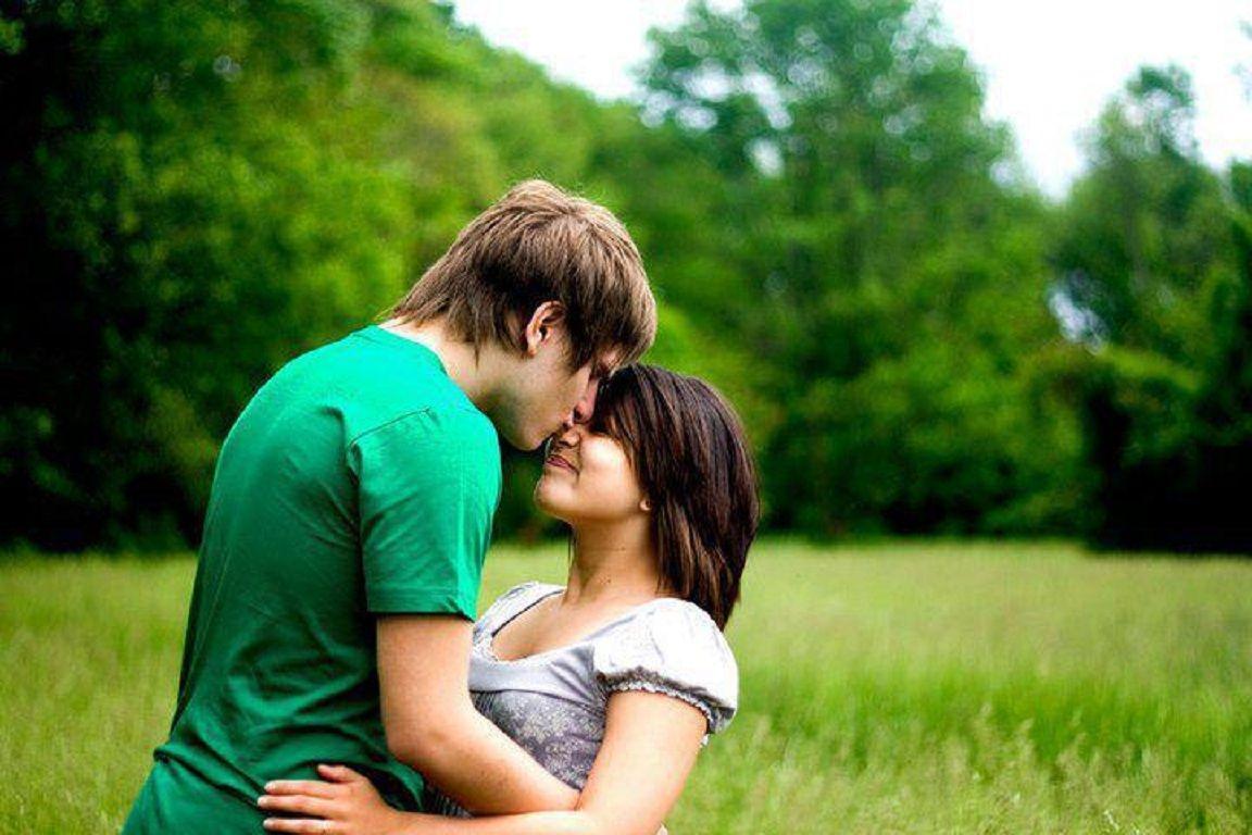 Cute Romantic Love kiss Image