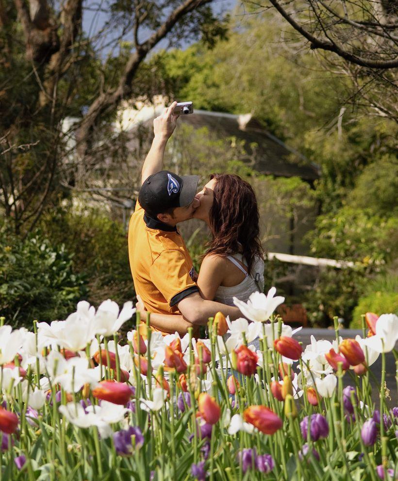 Couple kissing in an Australian garden