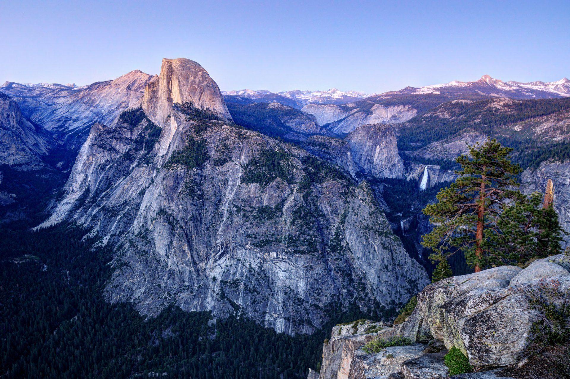 mountain forest panoramma yosemite national park california sierra