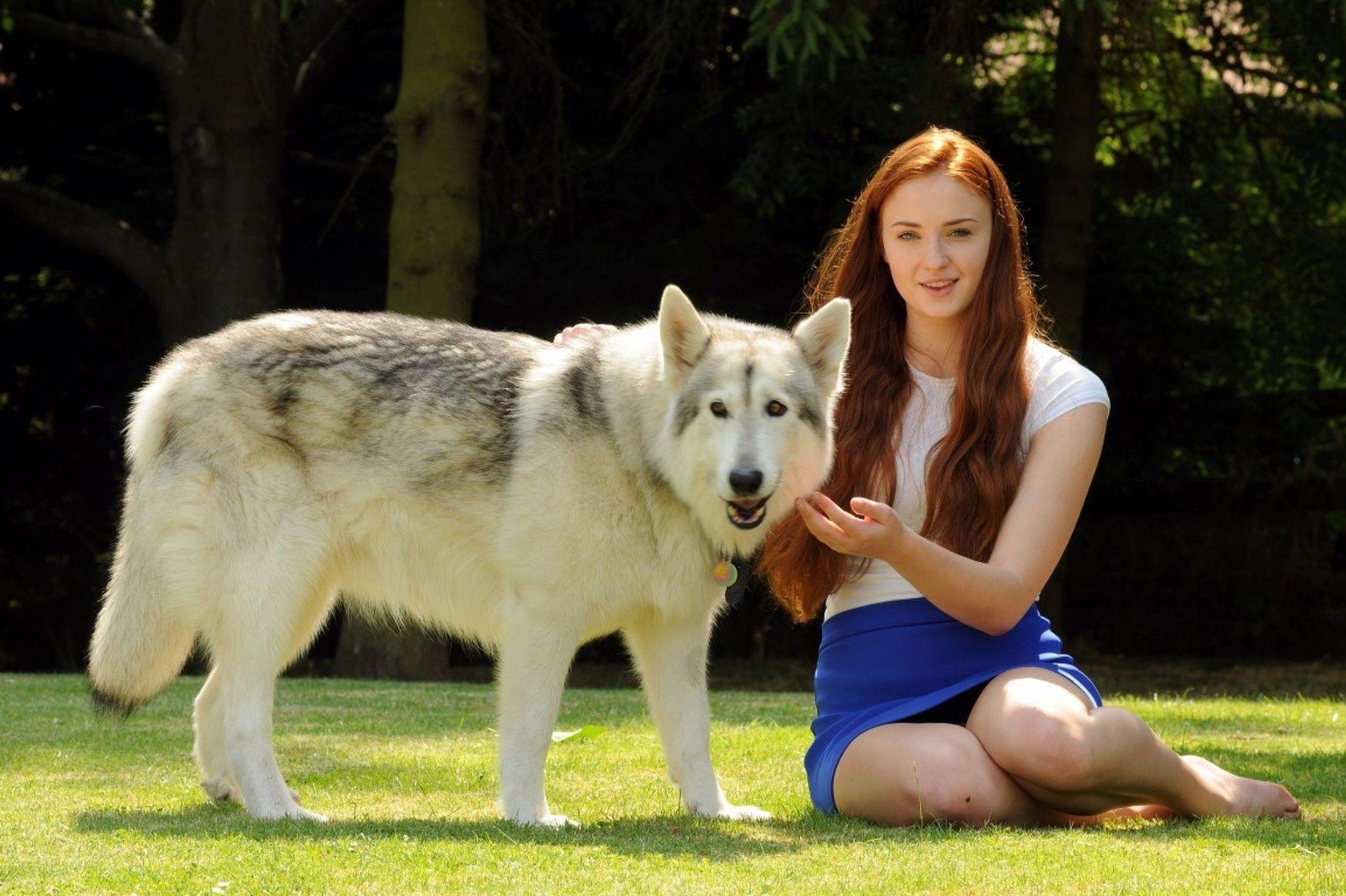 Sophie Turner, Game Of Thrones, Actress, Women, Redhead, Barefoot
