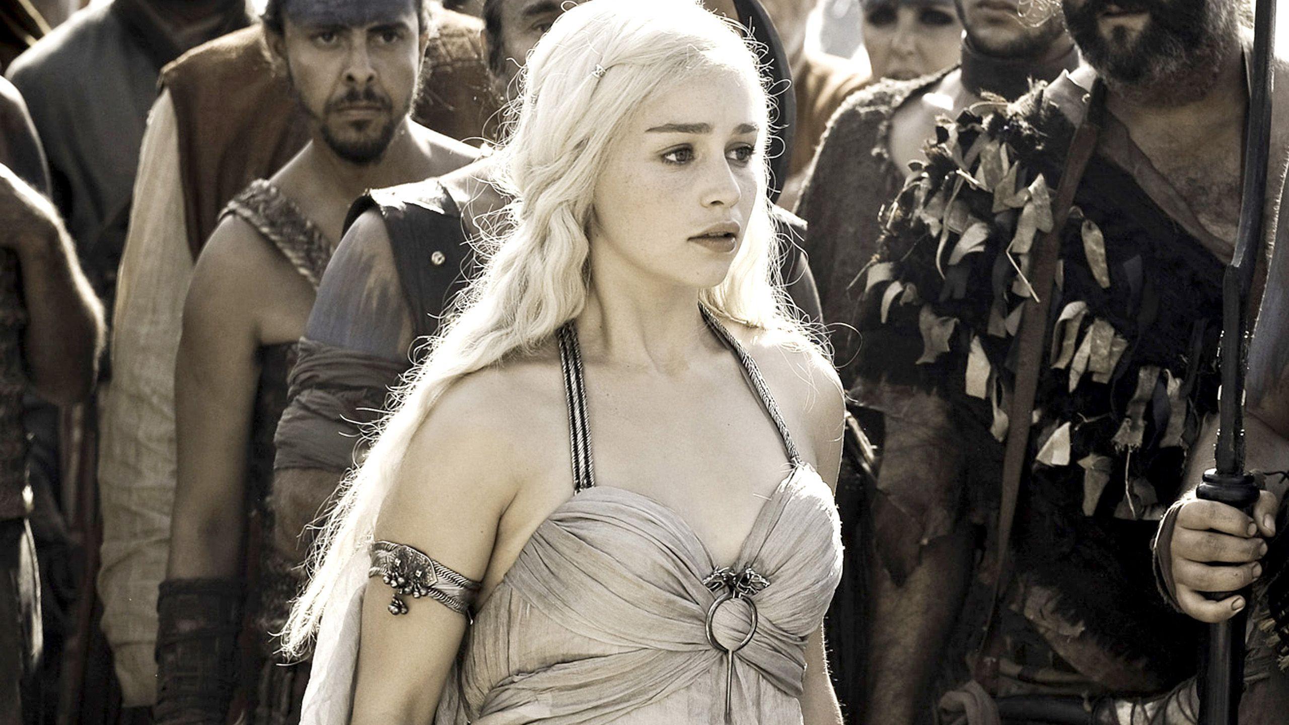 Emilia Clarke as Daenerys Targaryen Wallpaper