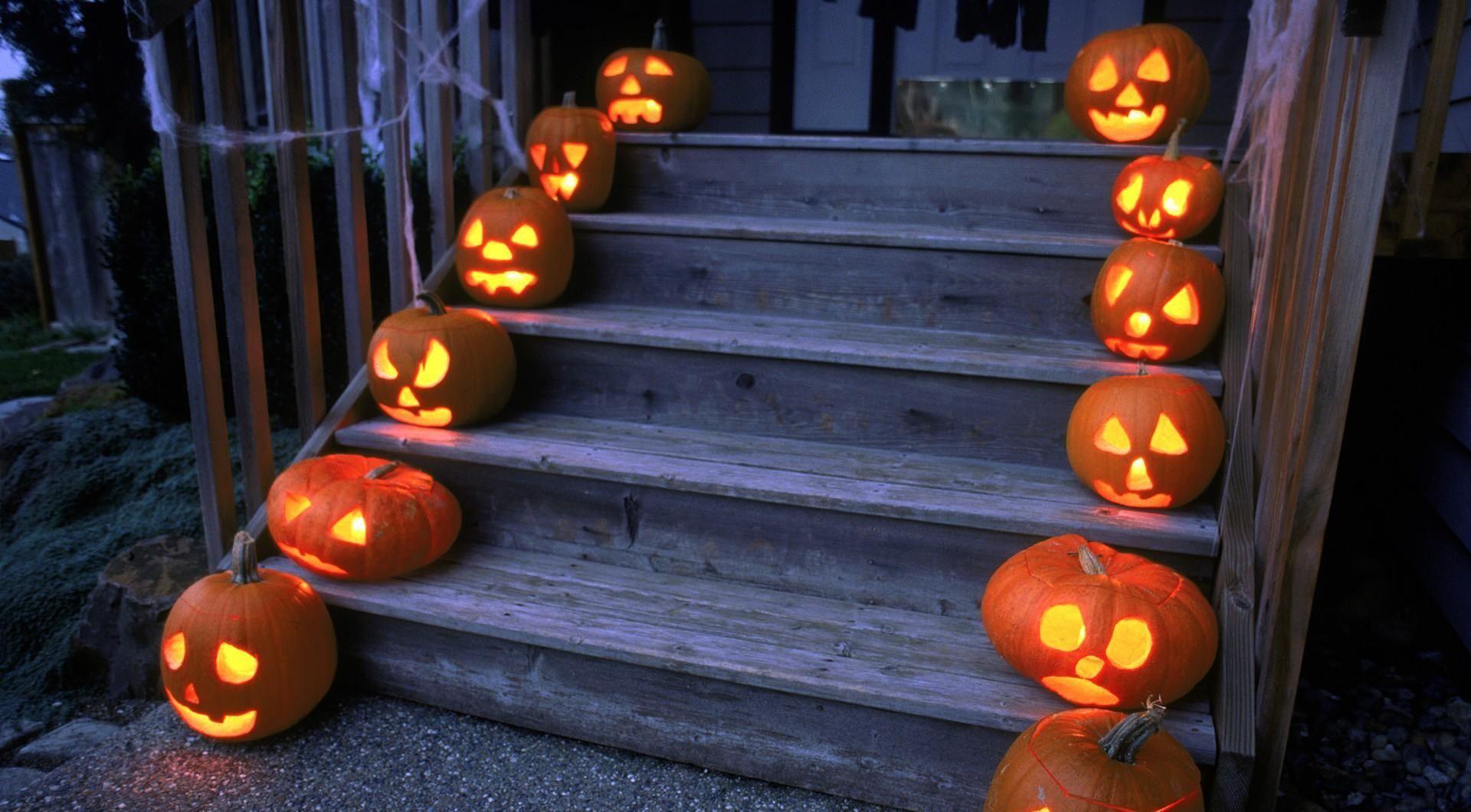Download Wallpaper Halloween, Holiday, Pumpkin, Stairs, Porch HD