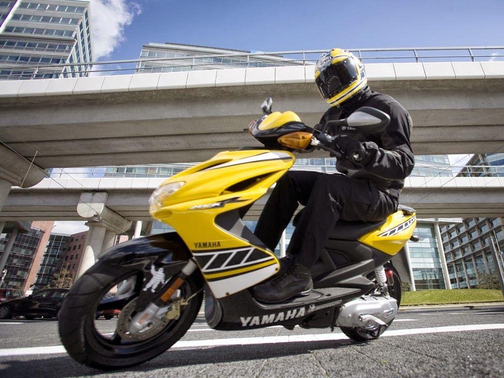 Bike & Cars HD Wallpaper: Yamaha Aerox R Scooters Image