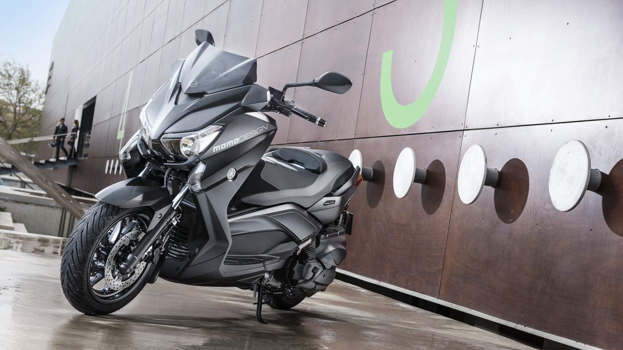 Yamaha X MAX 400 2014 Scooter Wallpaper