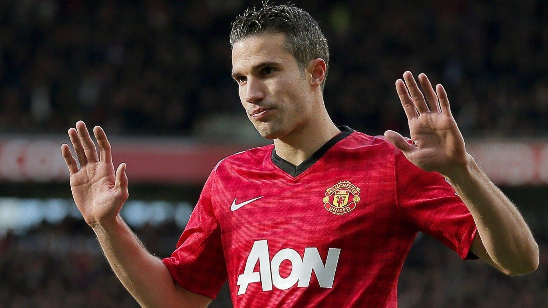 The attacker player of Manchester United Robin van Persie got a