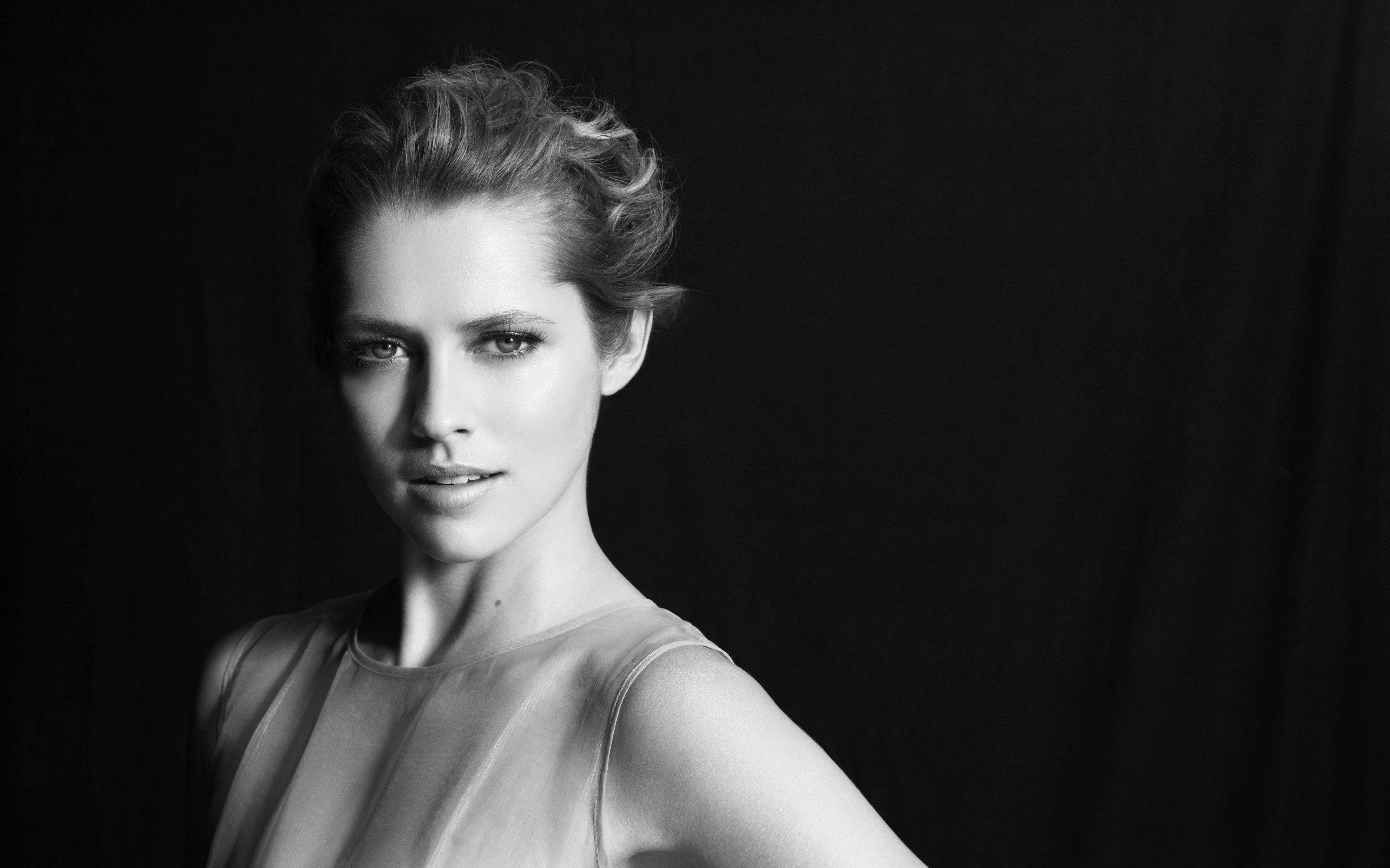 2017 03 05 Teresa Palmer Wallpaper