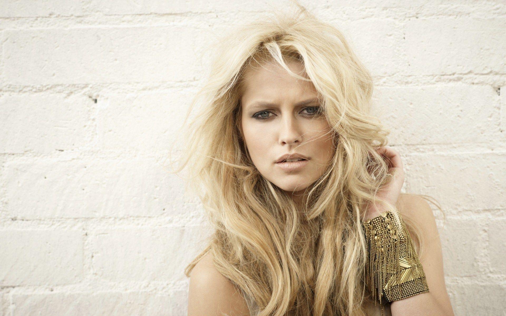 Stalk at Teresa Palmer Hot HD Pics and 1080p Wallpaper