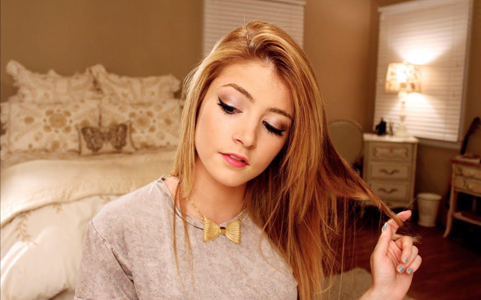 Stunning Chrissy Costanza musican young wallpaper