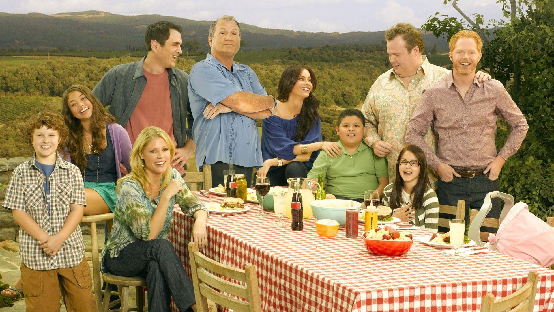 TV, Modern Family Wallpapers HD / Desktop and Mobile Backgrounds
