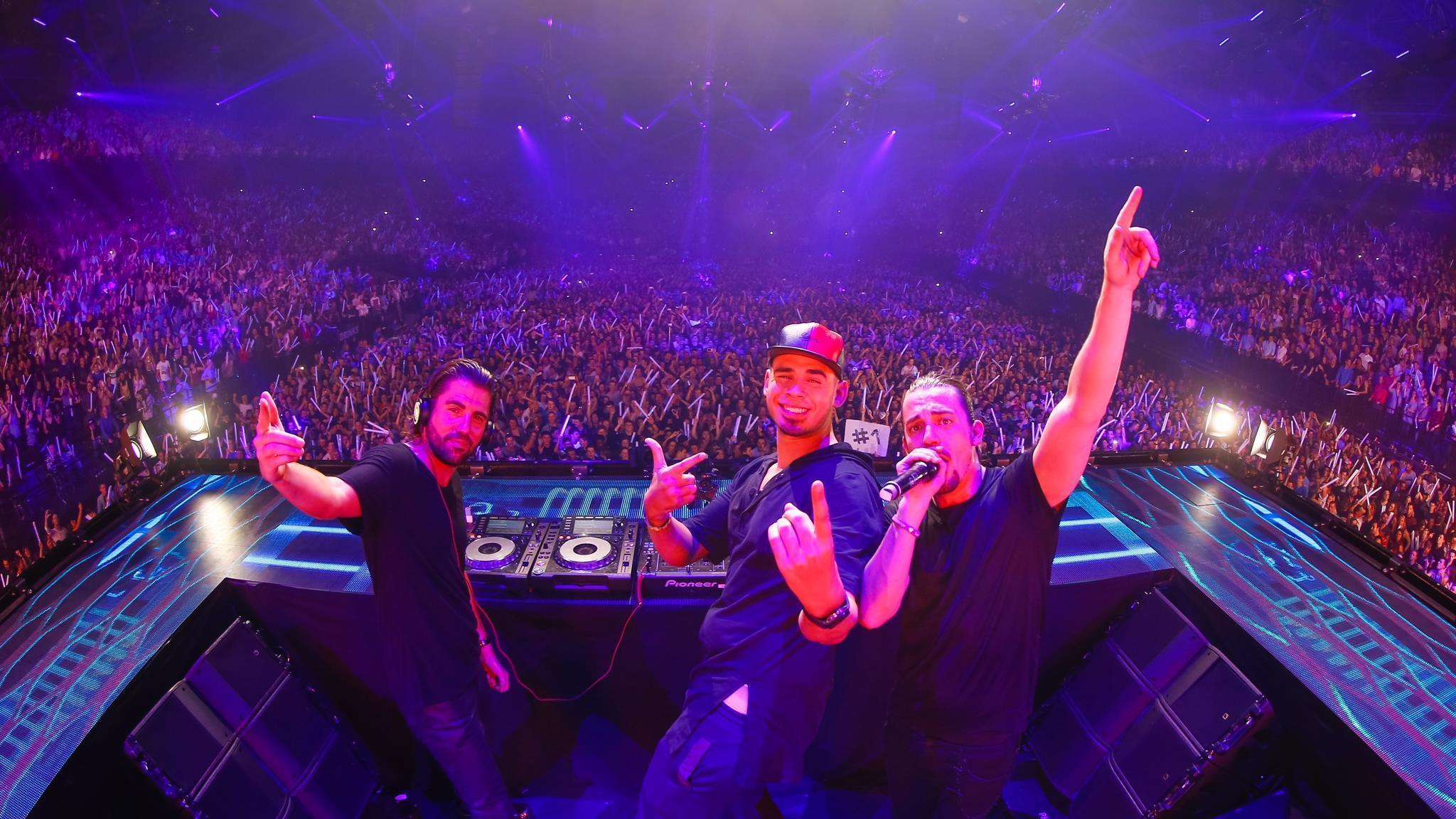 Dimitri Vegas & Like Mike Team Up With Afrojack Again - 'Hands Up