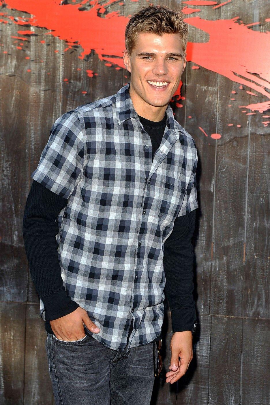 Wallpaper Space Top: Chris Zylka