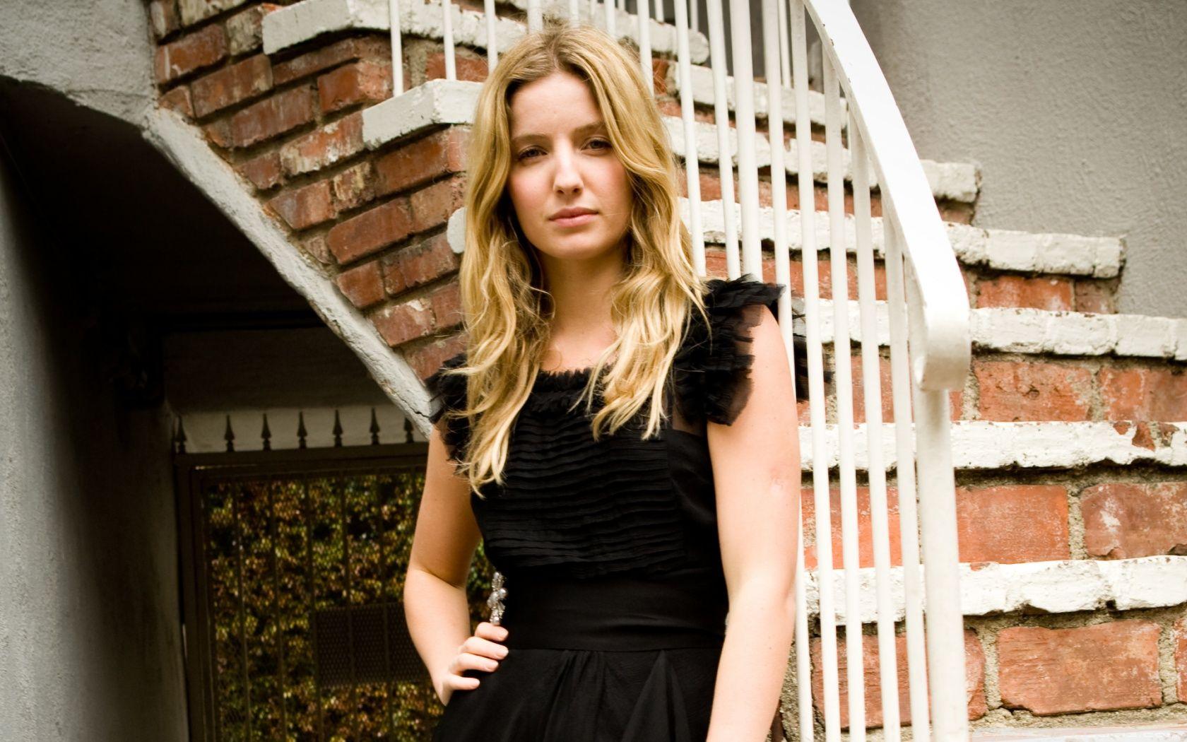 Annabelle Wallis Wallpapers - Wallpaper Cave