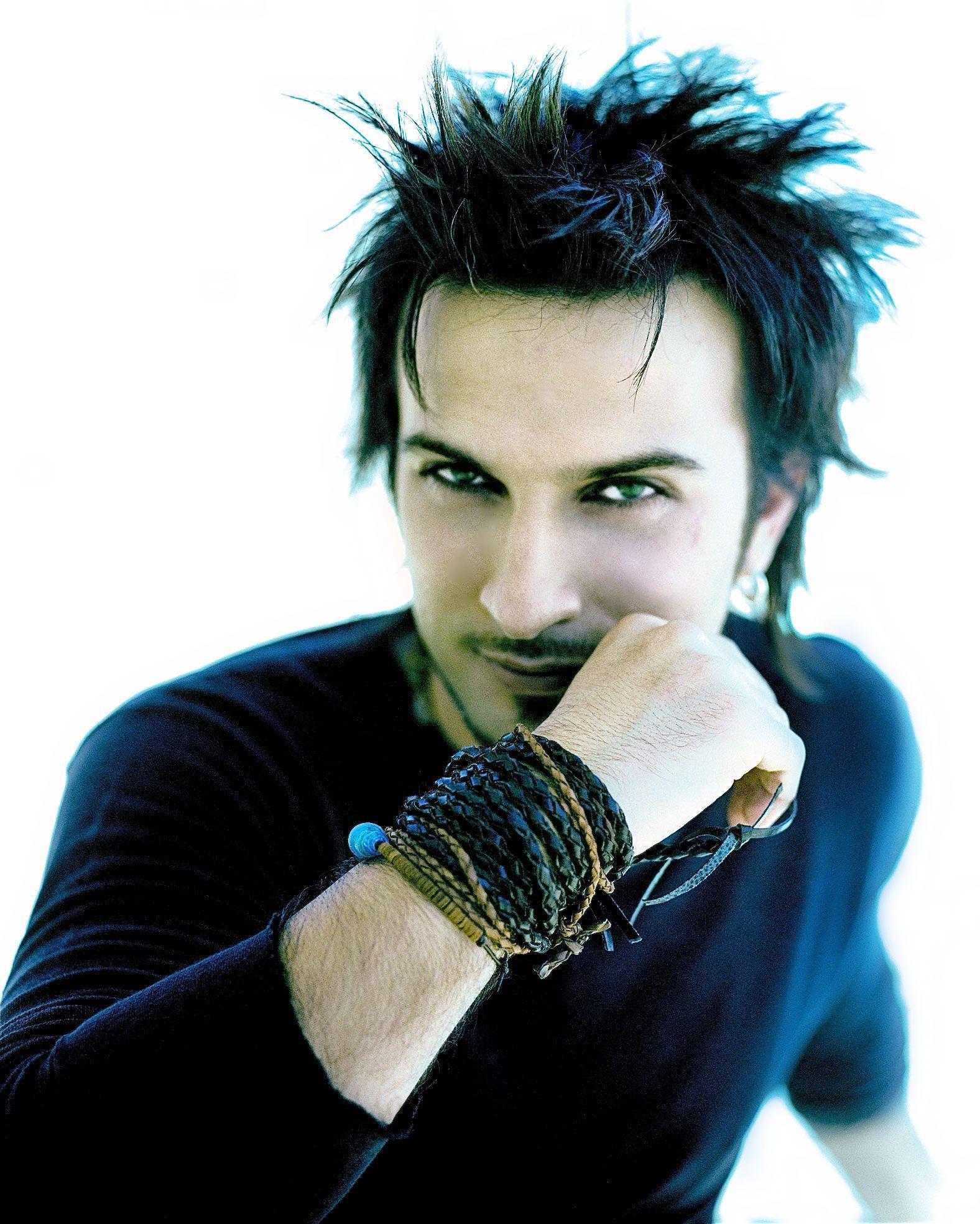 Tarkan photo gallery quality pics of Tarkan