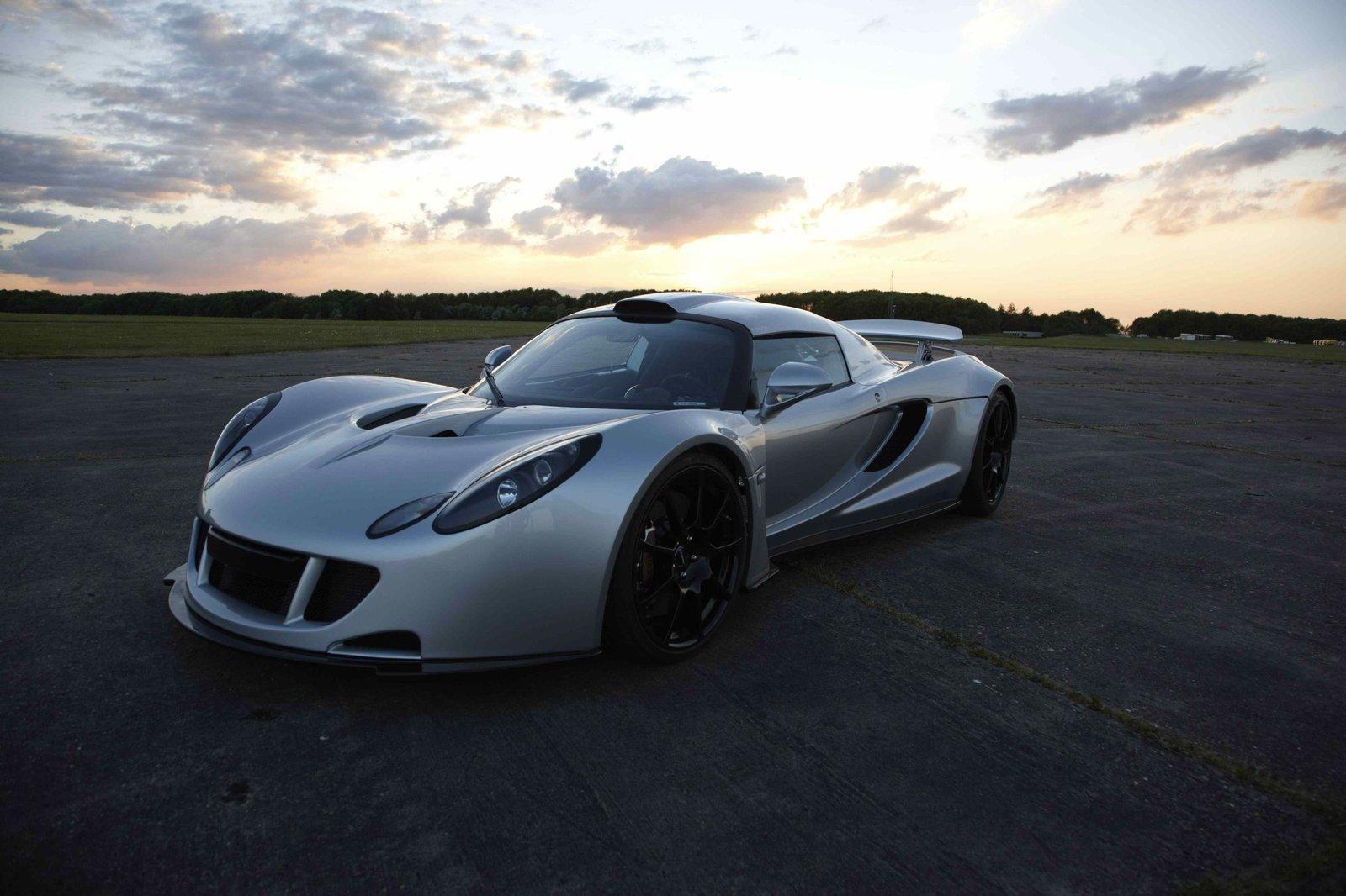 Hennessey Venom GT wallpaper Power Girl