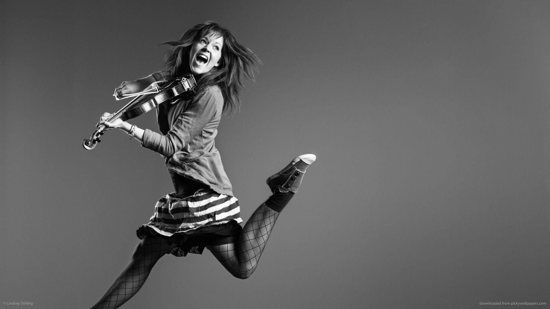 Download 1920x1080 Lindsey Stirling Grayscale Jump Wallpaper